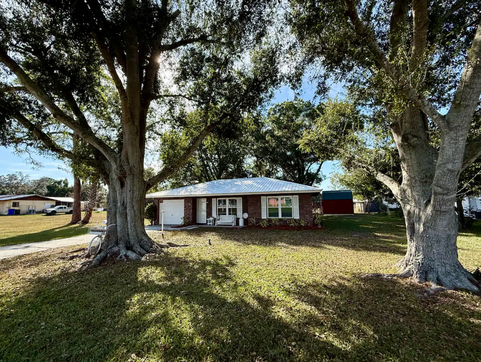 Lake Clay Dream Away